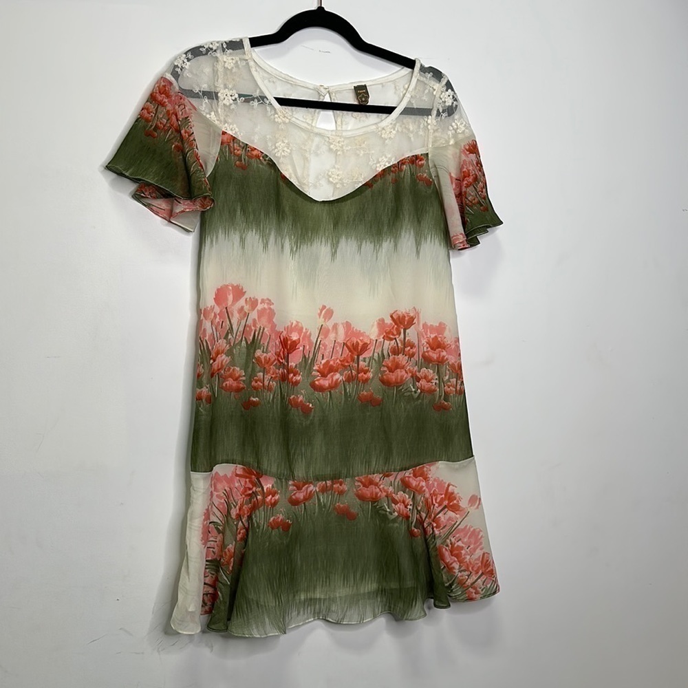 FARM RIO | Floral Print Dress with Lace Neckline and Ruffled Sleeves